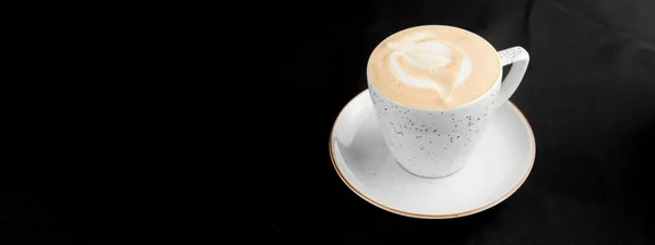 Cappuccino Kávé Fehér Pohárban Fekete Háttérrel Másolás Tér Banner Kávé — Stock Fotó