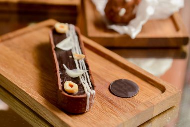 Çikolatalı ve fındıklı lezzetli bisküvi. Çikolata dolgulu lezzetli pasta..