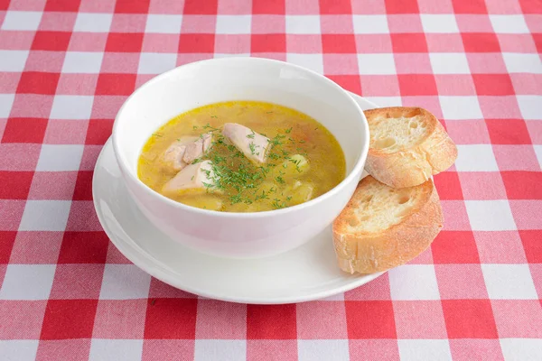 Sopa Caldo Galinha Com Legumes Servidos Uma Tigela Branca Sobre — Fotografia de Stock