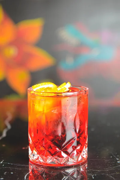 Коллекция Алкогольных Коктейлей Negroni Традиционный Рецепт Алкогольного Напитка Подается Столе — стоковое фото