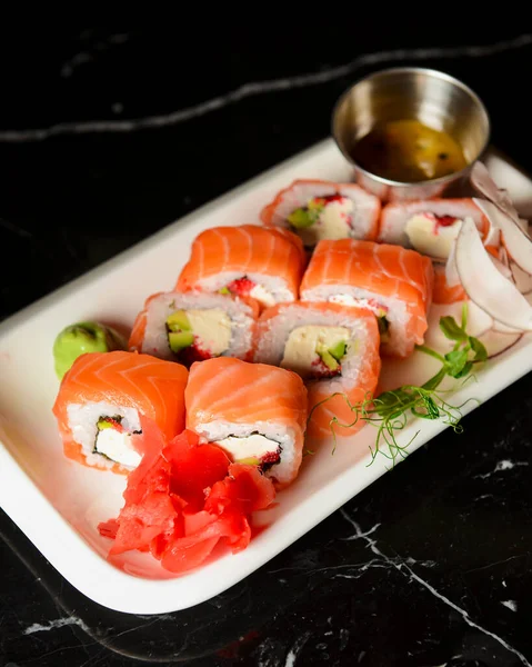 https://st2.depositphotos.com/8315148/45558/i/450/depositphotos_455581626-stock-photo-california-philadelphia-sushi-rolls-set.jpg