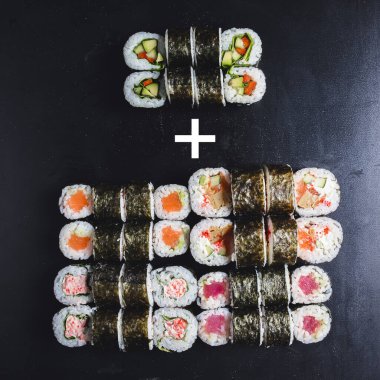 Japon nori karışımı siyah bir arka planda ortaya çıkıyor. Reklam kampanyası, suşi seti teslimatı ya da paket servis. Fast food konsepti.