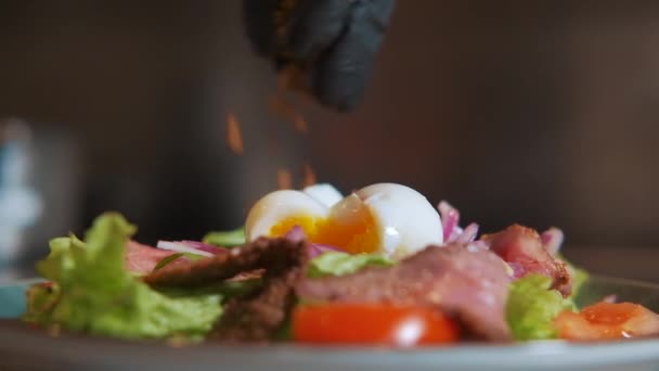 Insalata Fresca Con Verdure Arrosto Manzo Piatto Processo Fare Insalata — Video Stock