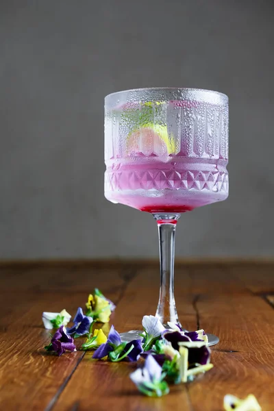 Het Concept Van Georgische Keuken Roze Roos Koele Drank Met — Stockfoto