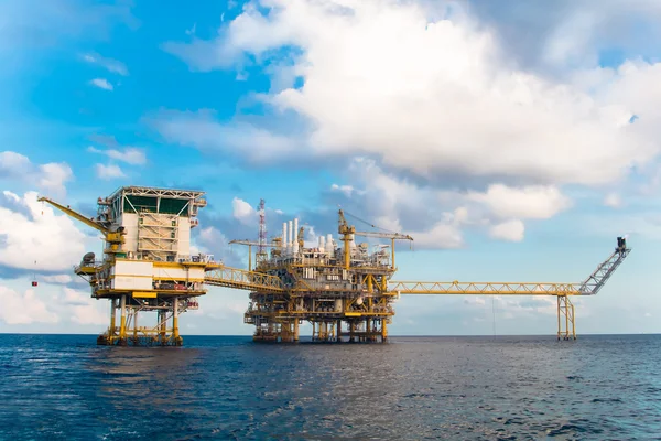 Platformy offshore ropy naftowej i gazu — Zdjęcie stockowe