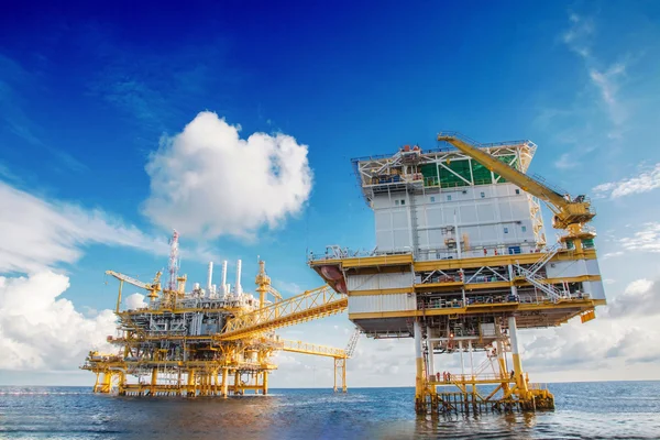 Petrol ve gaz merkezi işlem platformu 