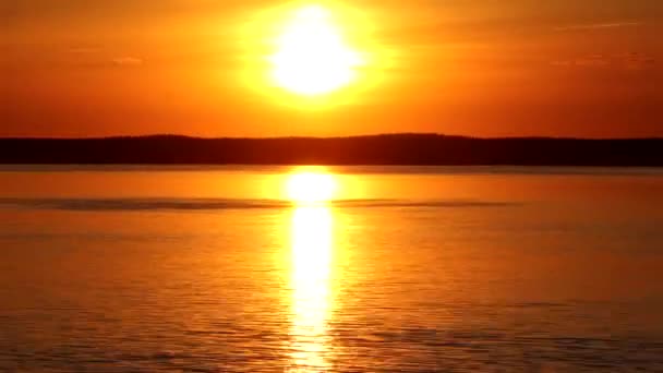 Por do sol no rio — Vídeo de Stock