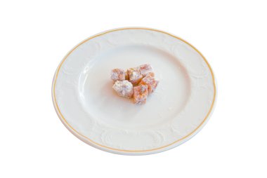 Beyaz bir arka plan üzerinde lezzetli Türk lokumu