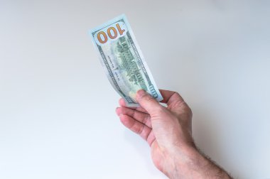 Bize 100 dolar veren adam