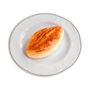 Geleneksel Türk pasta beyaz bir plaka üzerinde