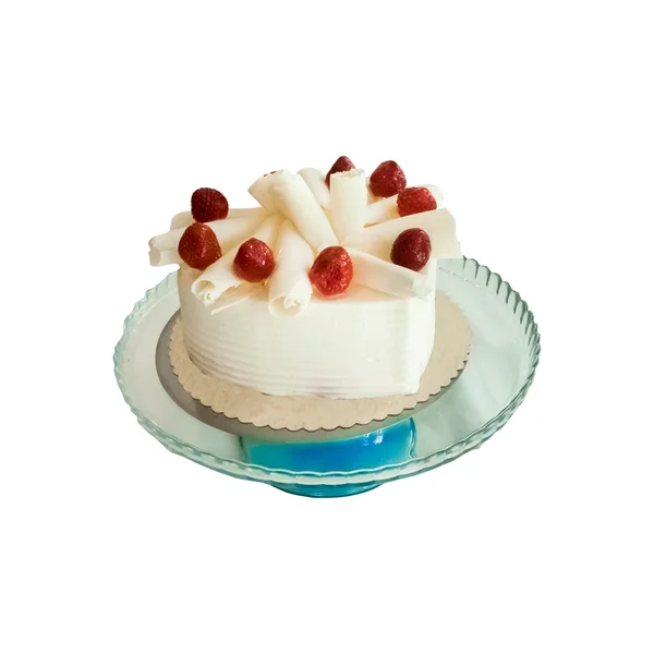Delicioso pastel de fresa con choclado blanco sobre un fondo blanco —  Fotos de Stock