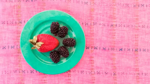 Top View of Strawberry and Black Mulberries — Stock Photo, Image