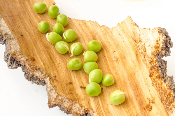 Guisantes en una corteza — Foto de Stock