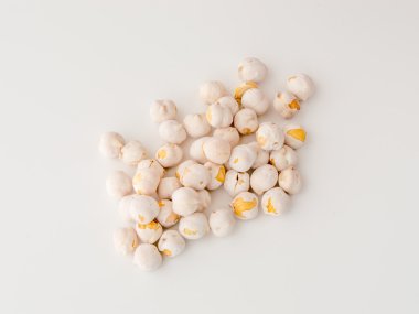 beyaz zemin üzerine beyaz nohut