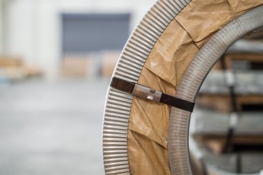 Paketlenmiş çelik bobin yakın çekim