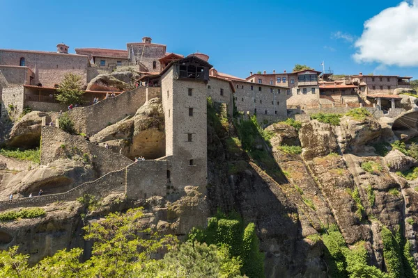 Yunanistan 'ın Meteora kentindeki en büyük manastır olan Büyük Meteoron Manastırı. 14. yüzyılın ortalarında dikilmiş ve restorasyonun konusuydu..