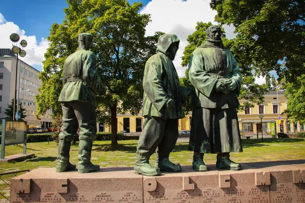 Finska soldater deltagarna i den 2: a världskriget monumentet ligger i staden Björneborg i Finland — Stockfoto