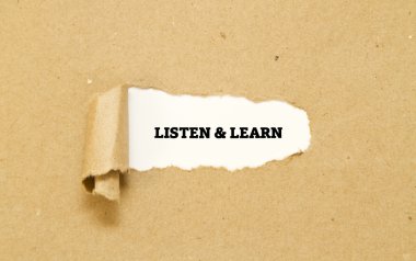 Yırtık kağıdın altında yazılan 