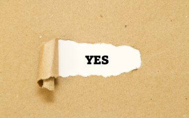 Yırtık kağıdın altında EVET yazıyor.