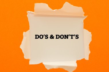 karton delik içinde DOS ve donts Yazıtı