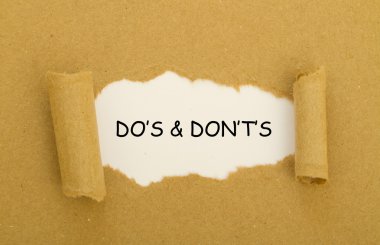 karton delik içinde DOS ve donts Yazıtı