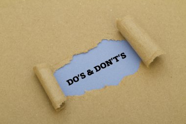 karton delik içinde DOS ve donts Yazıtı