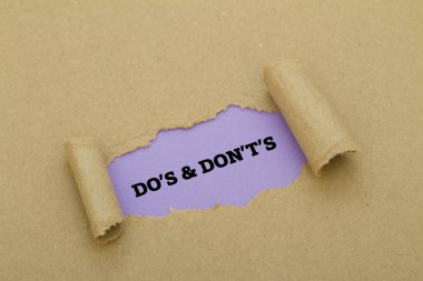 karton delik içinde DOS ve donts Yazıtı