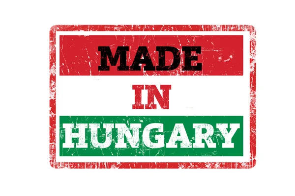 MADE IN HUNGARY palavra escrita em selo de borracha vermelha e bandeira com bordas grunge . — Fotografia de Stock