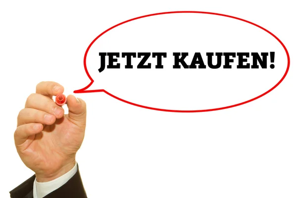 Mann schreibt deutschen Slogan "jetzt kaufen!" (jetzt kaufen!) auf einem transparenten Wischbrett. — Stockfoto