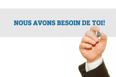 nous avons besoin de toi yazıt üzerinde beyaz izole yazma işadamı kırpılmış atış