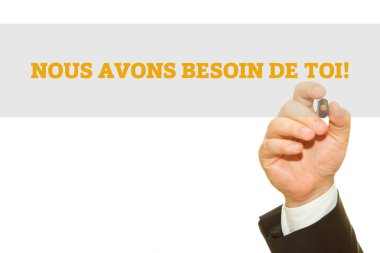 nous avons besoin de toi yazıt üzerinde beyaz izole yazma işadamı kırpılmış atış