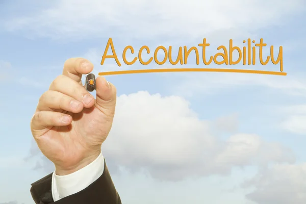 Tiro Recortado Empresário Escrevendo Inscrição Accountability Isolado Branco — Fotografia de Stock