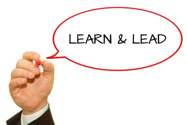 kırpılan işadamı yazma öğrenmek ve yazıt üzerinde beyaz izole kurşun