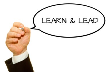 kırpılan işadamı yazma öğrenmek ve yazıt üzerinde beyaz izole kurşun