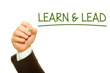 kırpılan işadamı yazma öğrenmek ve yazıt üzerinde beyaz izole kurşun