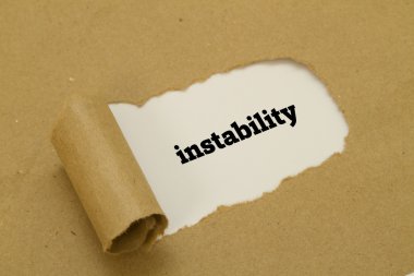istikrarsızlık yazıt karton delik içinde