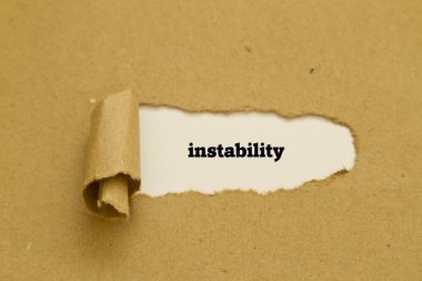 istikrarsızlık yazıt karton delik içinde