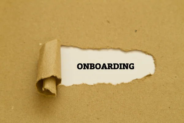 Karton delik içinde onboarding yazıt