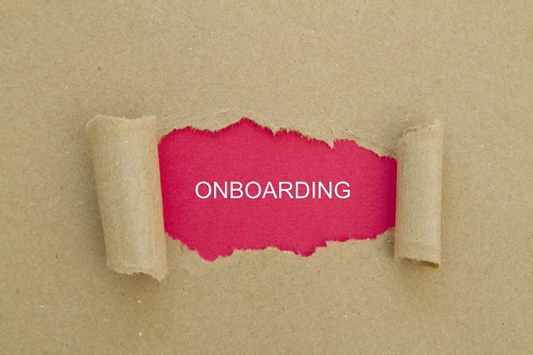 Karton delik içinde onboarding yazıt