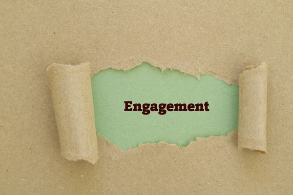 Nişan yazıt karton delik içinde