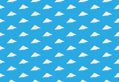 Kağıt Uçak seamless modeli üzerinde mavi arka plan izole