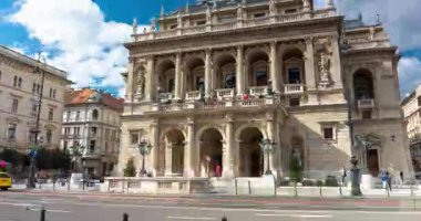 Budapeşte, Macaristan - 29 Eylül 2024: Budapeşte Operası Hyperlapse, geçiş dönemi.