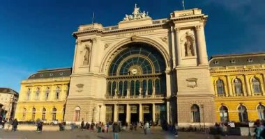 Budapeşte, Macaristan - 3 Kasım 2024: Budapeşte-Keleti Tren İstasyonu Hiperlapse.