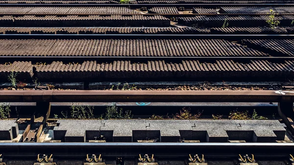 Järnvägsspår med struktur och textur — Stockfoto