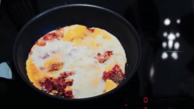 Lezzetli bir pastırma ve yumurta..