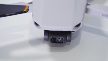 İnsansız hava araçlarının 4K kamera lensleri yukarı çıkıyor..