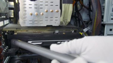 Masaüstü bilgisayarındaki tozları temizlemek için işlem
