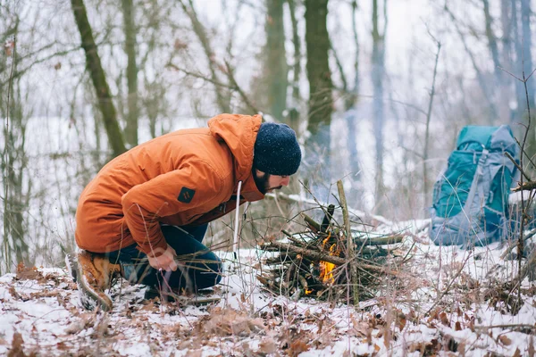 Man throw a fire in the forest — стоковое фото