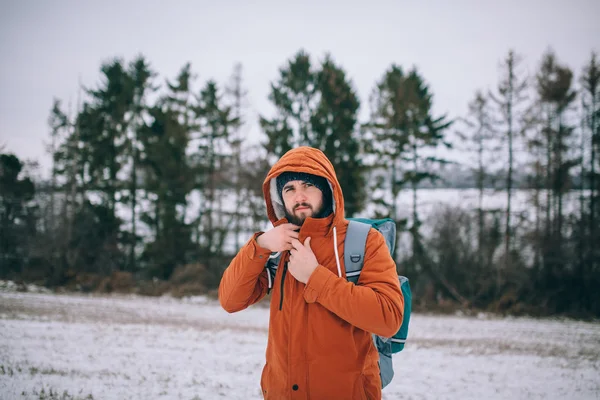 Man walking on winter field — Stock Photo, Image