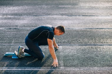 başlayan blok bırakarak sprinter  